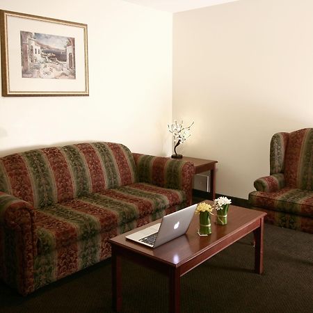 Foxwood Inn & Suites Drayton Valley ภายนอก รูปภาพ