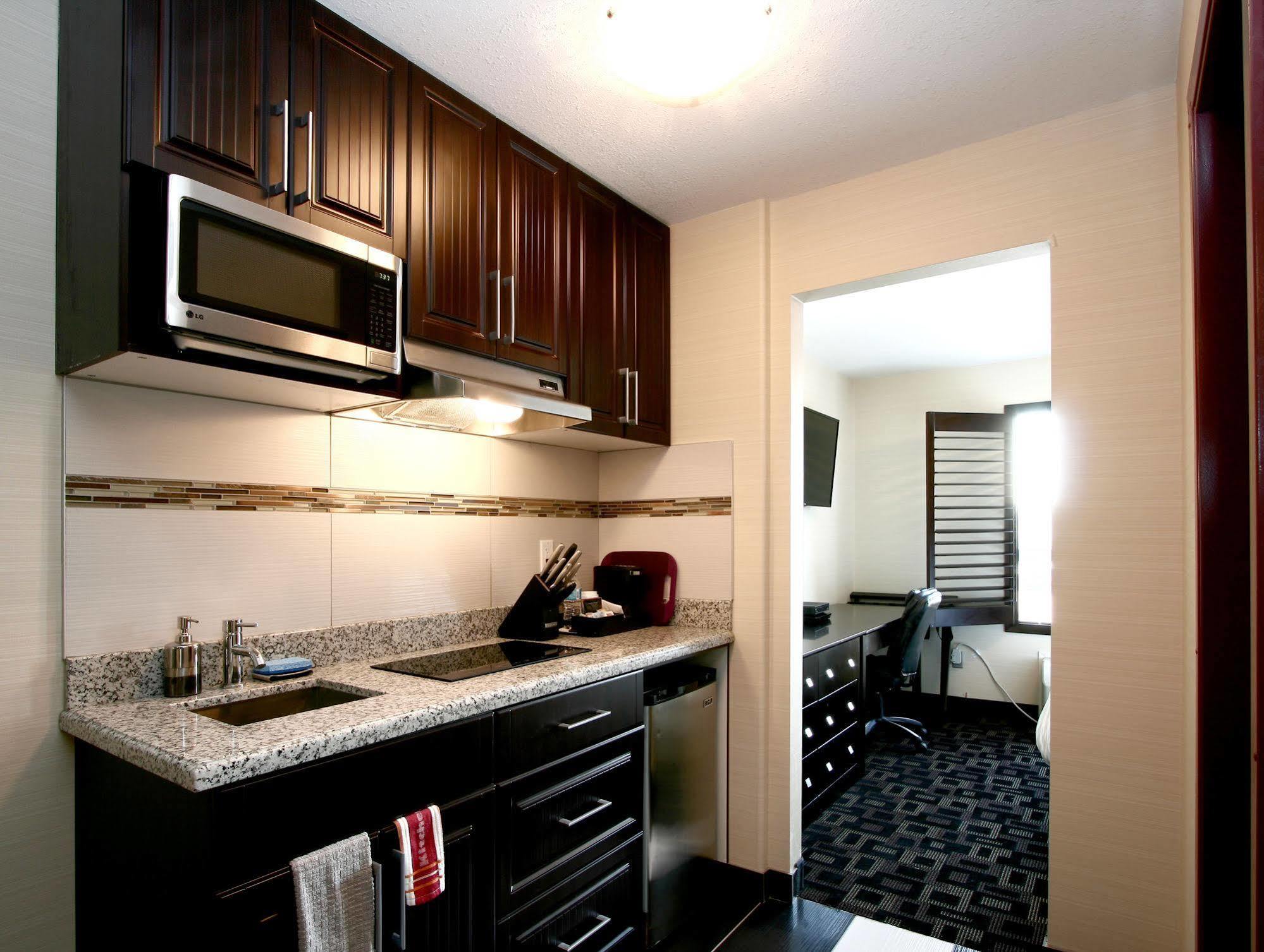 Foxwood Inn & Suites Drayton Valley ภายนอก รูปภาพ