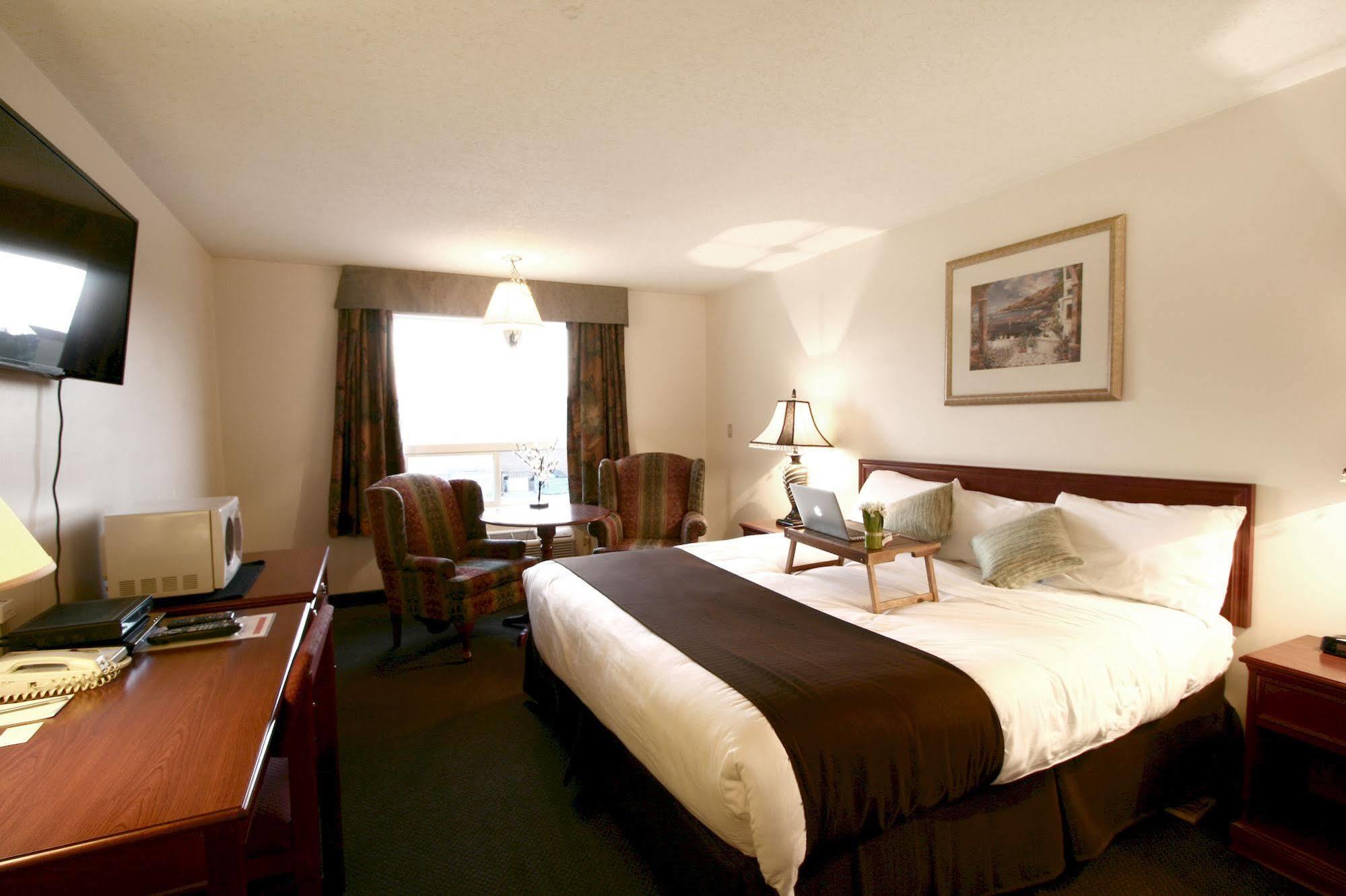 Foxwood Inn & Suites Drayton Valley ภายนอก รูปภาพ