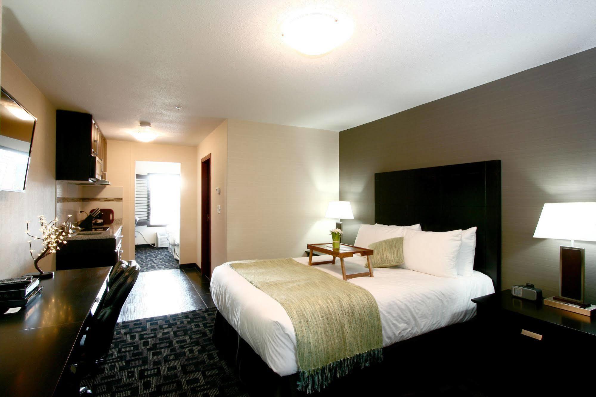 Foxwood Inn & Suites Drayton Valley ภายนอก รูปภาพ