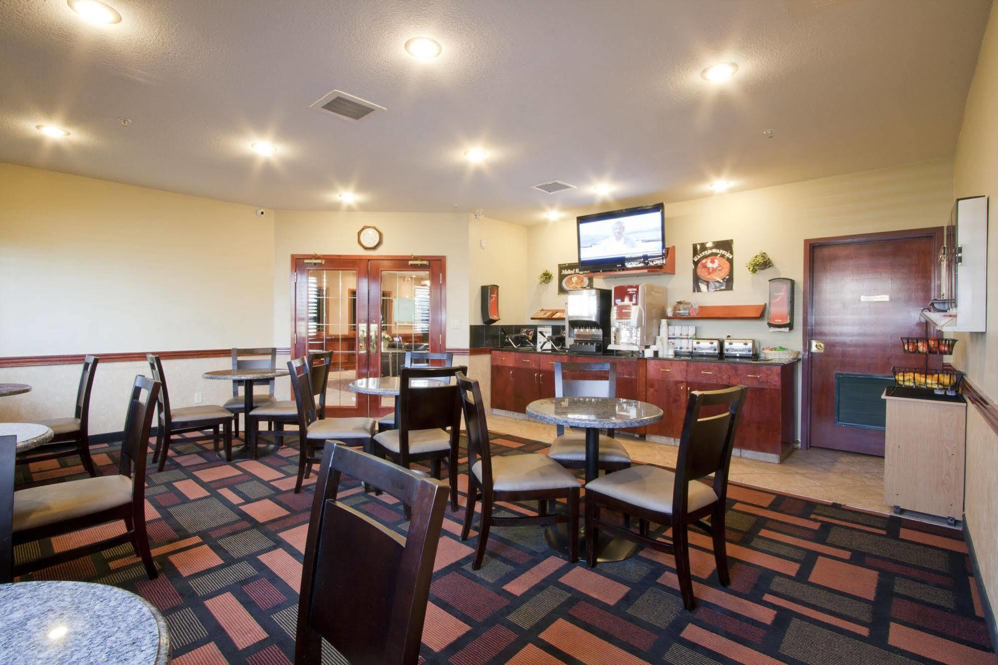 Foxwood Inn & Suites Drayton Valley ภายนอก รูปภาพ